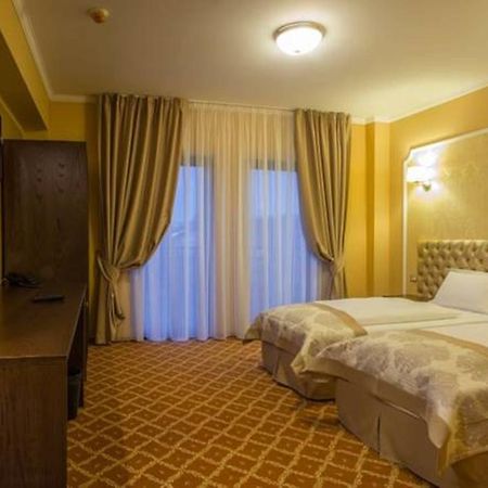 Hotel Bulevard Hunedoara Extérieur photo