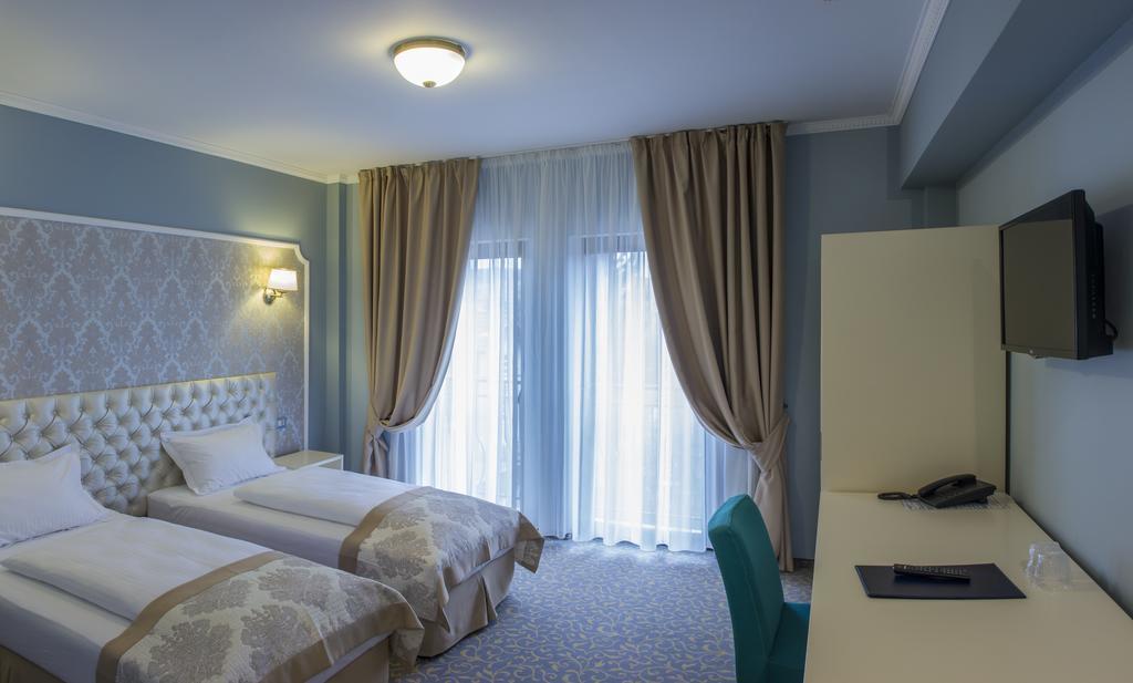 Hotel Bulevard Hunedoara Extérieur photo