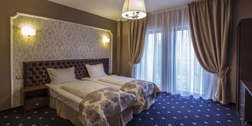 Hotel Bulevard Hunedoara Extérieur photo