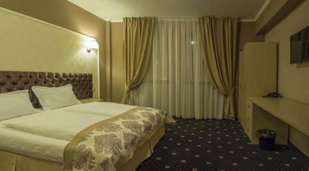 Hotel Bulevard Hunedoara Extérieur photo